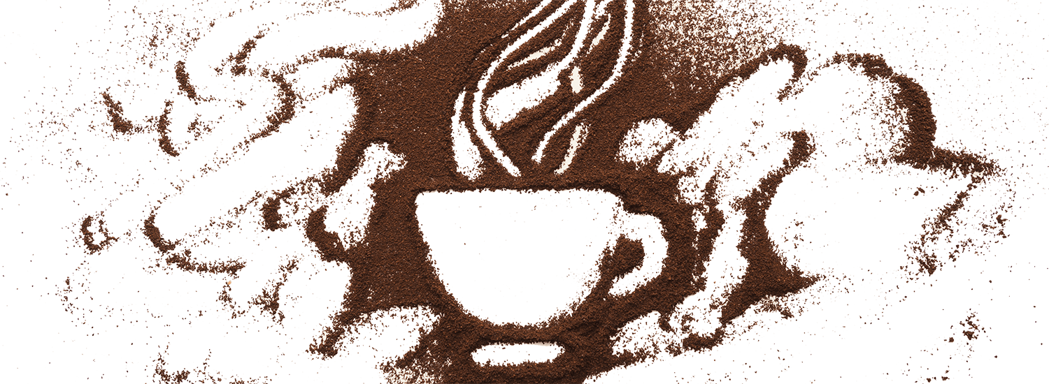Imagen con fondo transparente con un dibujo de una taza de café hecha con café molido.